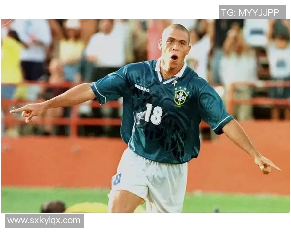 足球巨星彪的辉煌生涯与绿茵场上的传奇故事